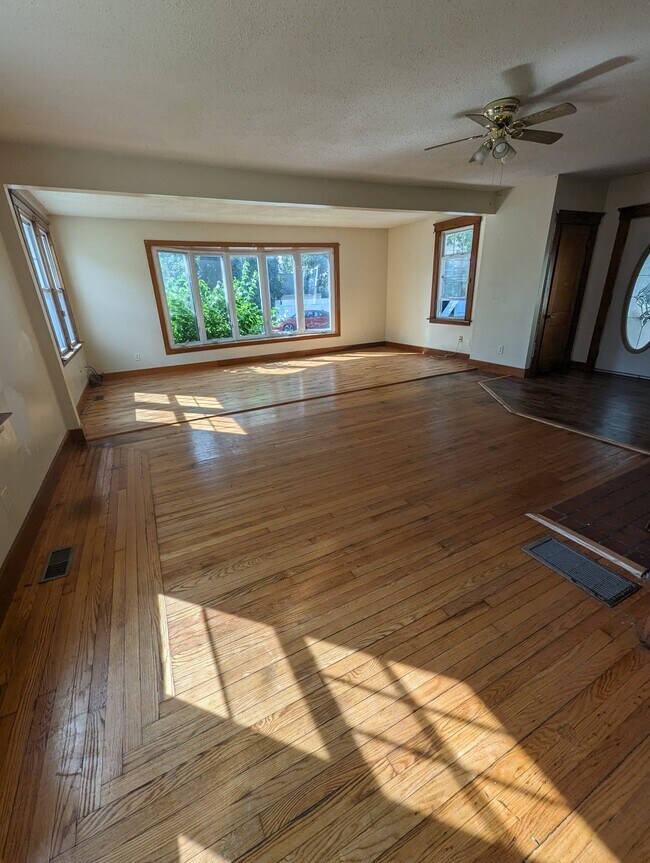 Building Photo - 131 Lexington Ave