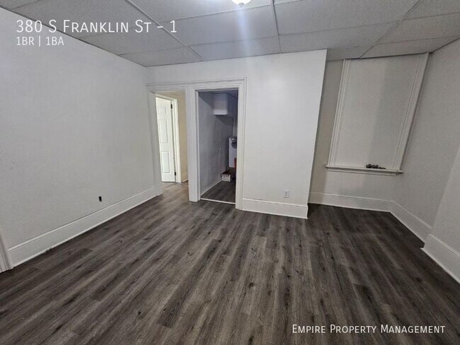 Foto del edificio - 380 S Franklin St