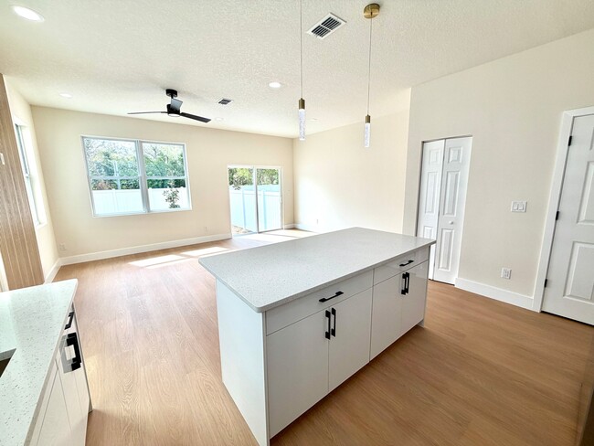 Photo - 3614 Temple St Townhome