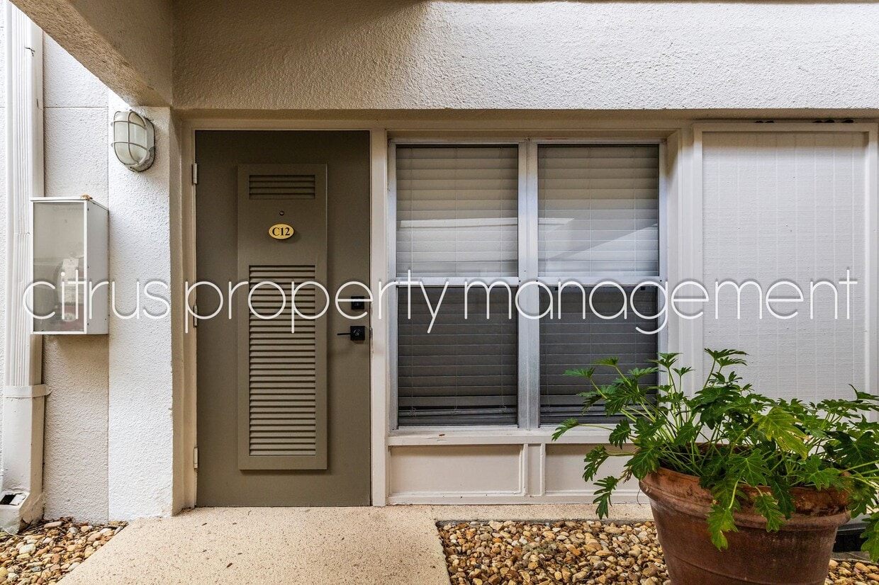 Primary Photo - 2/1 Condo in Delaney Park