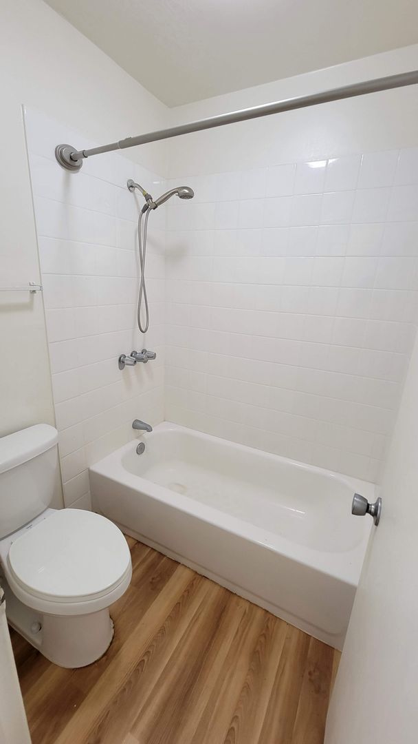 Foto del edificio - Recently Remodeled 1 Bdrm. 1 Bath w/ 1 Reserved Parking Stall