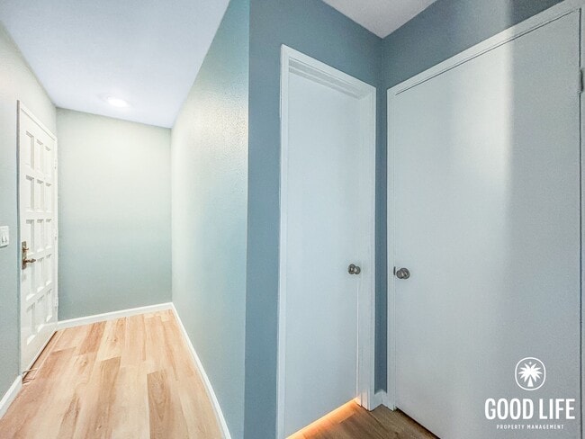 Building Photo - Spacious 2BD/2BA Condo in Hillcrest with Private Balcony, Community Pool & Tennis Court