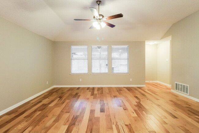 Foto del edificio - 3612 Diamond Ranch Rd
