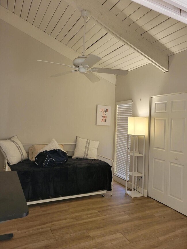 Foto del edificio - 3996 NW 7th Ct