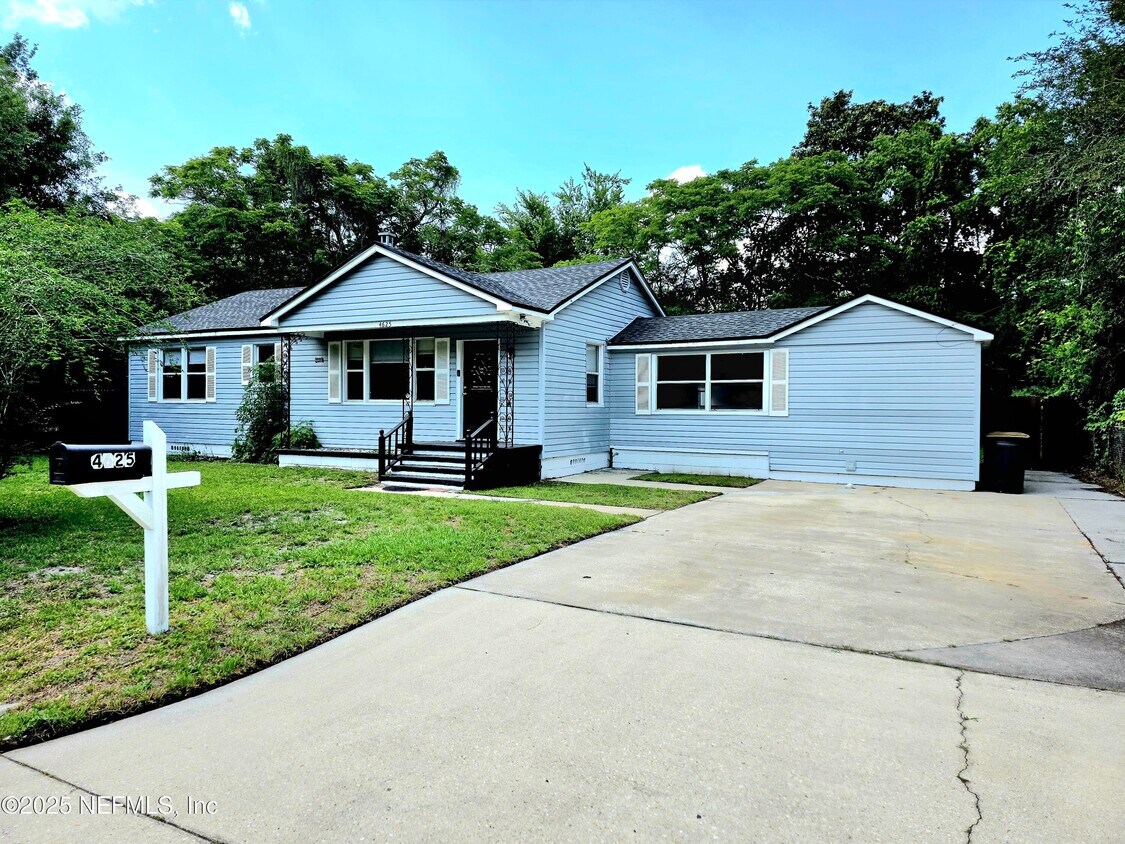 Foto principal - 4625 Alpha Ave