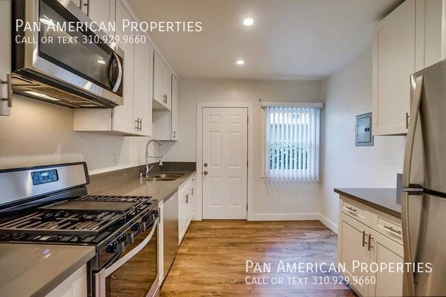 Foto del edificio - 451 W 4th St