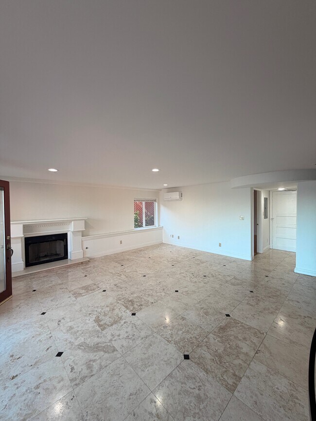 Building Photo - 512 Central Ave