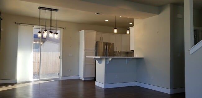 Building Photo - Newer Contemporay Home in Midtown