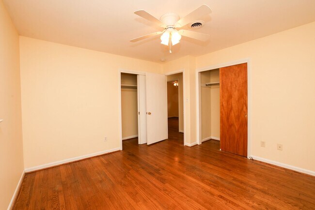 Foto del edificio - Charming Brick rancher close to CNU