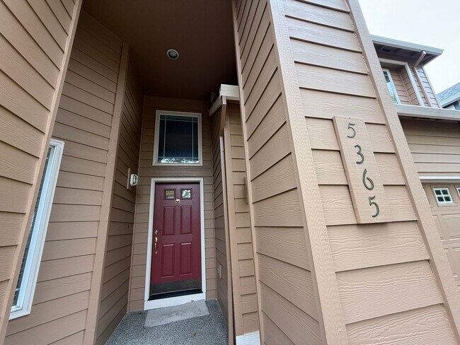 Building Photo - GORGEOUS Bethany 4 bed, 2.5 bath home! HUGE bonus room, large deck & Fenced back yard! 2 car gara...