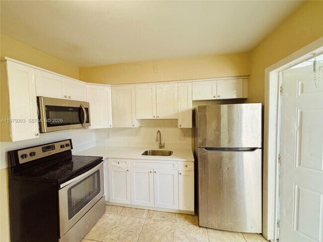 Foto del edificio - 825 NE 7th St