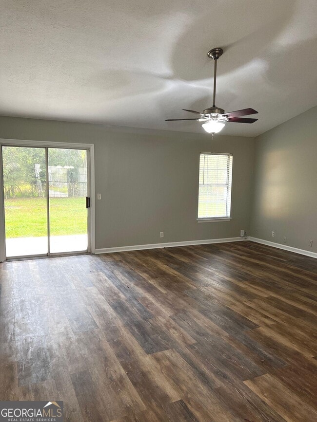 Building Photo - 141 Lakeside Dr