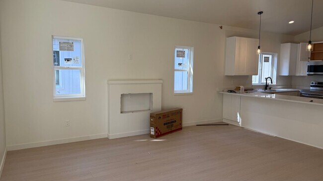 Building Photo - Duplex in CDA !