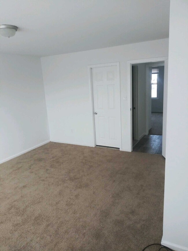 Foto del edificio - 44 Hopewell Ln Unit #B