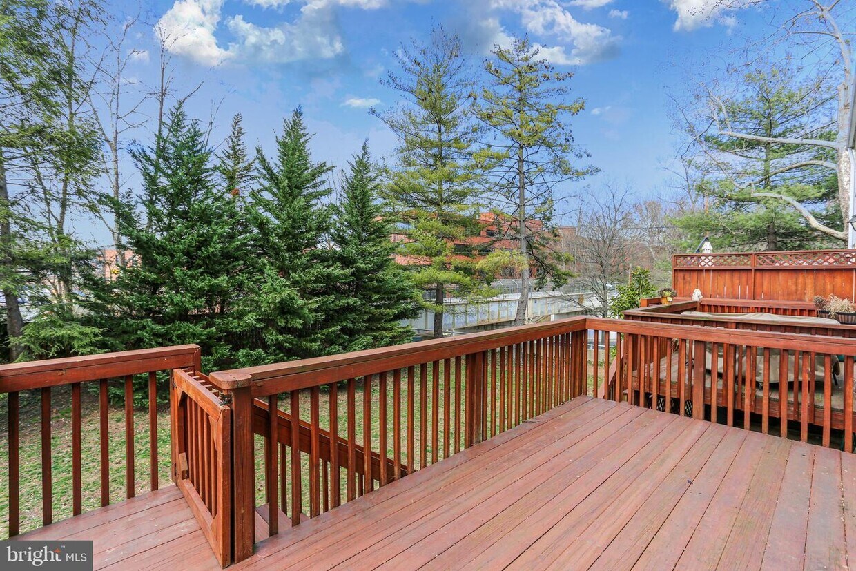 6747 Kenwood Forest Ln, Bethesda, MD 20815 Townhome Rentals in