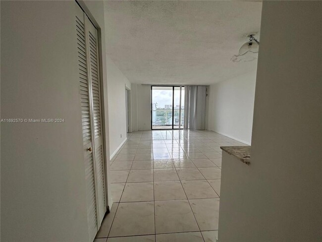 Building Photo - 1 bedroom in North Miami FL 33181