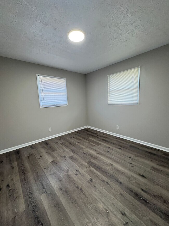 Building Photo - Welcome Home to Bellagio South Living: Where Comfort Meets Convenience