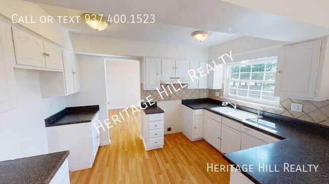 Building Photo - Country Living in Tipp City in 3 bedroom, ...
