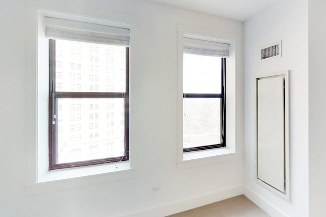 Interior Photo - Shoreland