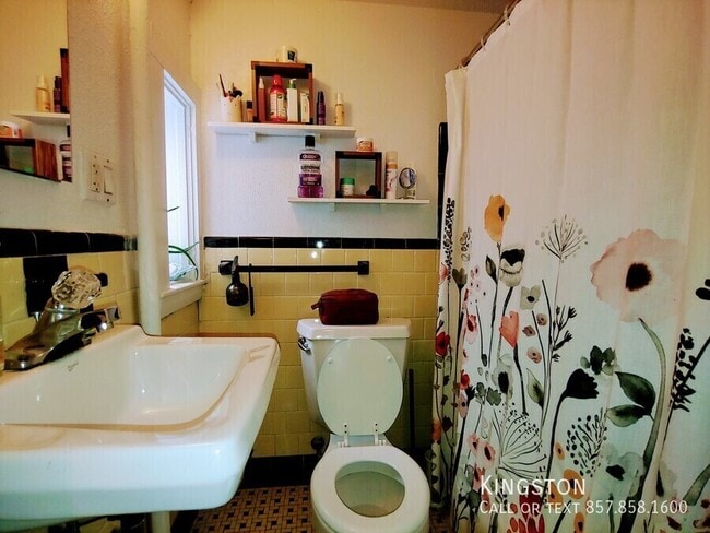 Building Photo - 324 Chestnut Hill Ave