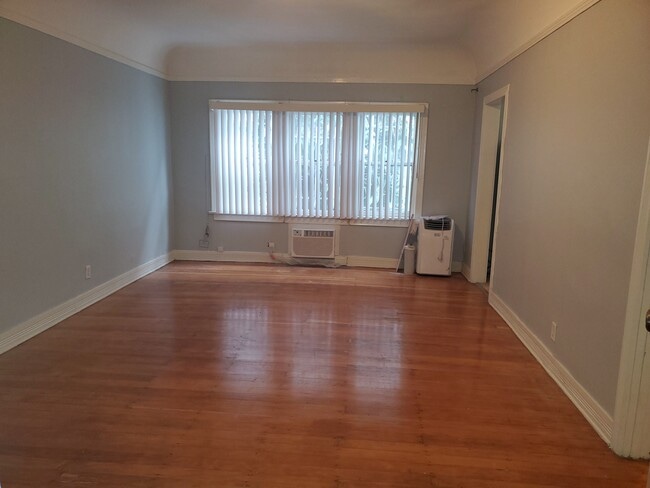 Foto del edificio - 1432 N Formosa Ave