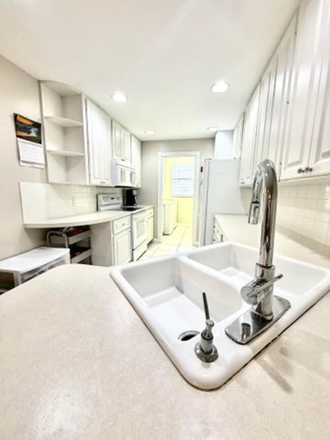 Building Photo - 488 Capistrano Dr