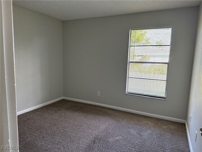 Foto del edificio - 221 SW 34th Terrace