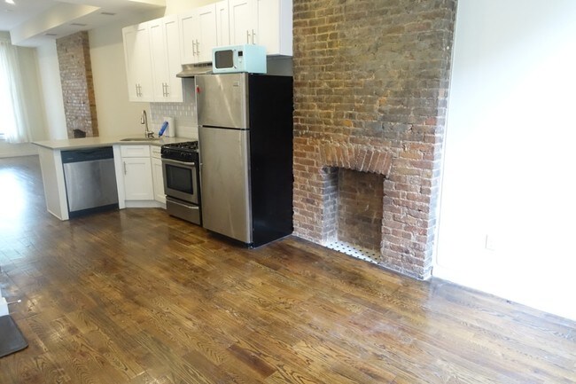 Foto del edificio - 34A Rochester Ave