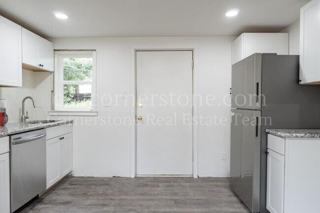 Foto del edificio - 1412 Columbine Rd