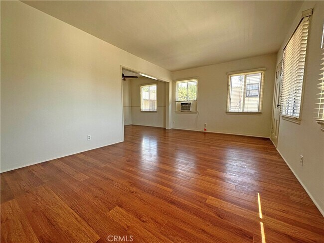 Foto del edificio - 1609 E Chevy Chase Dr