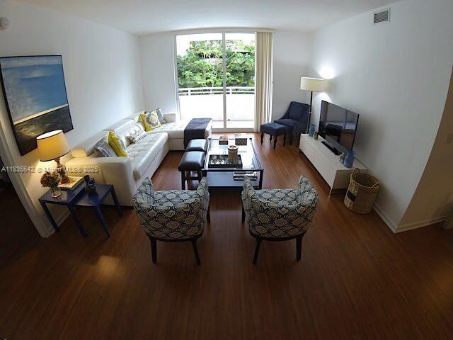 Foto principal - 2775 NE 187th St