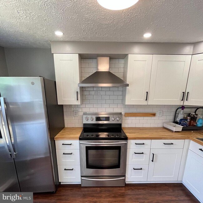 Foto del edificio - 7807 Edmunds Way