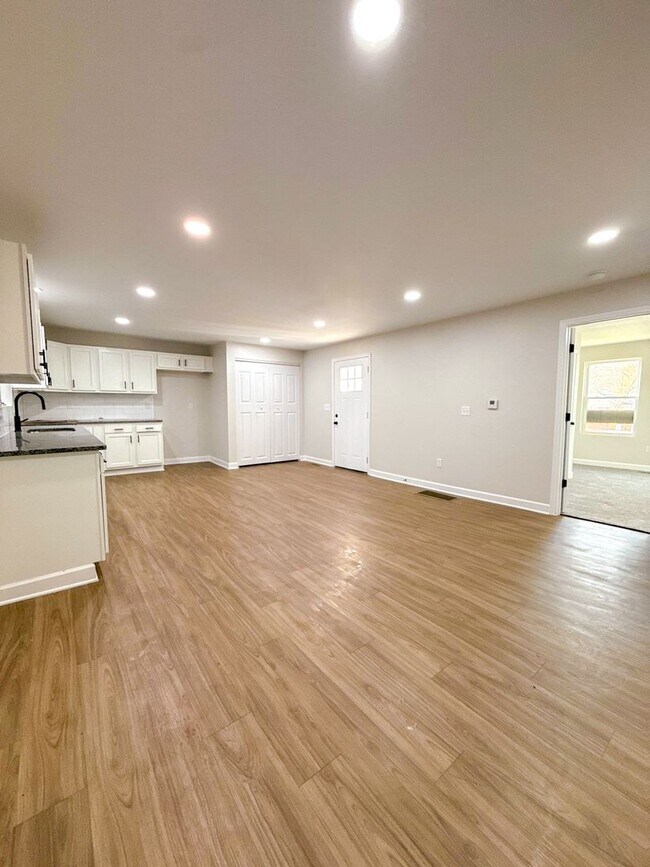 Foto del edificio - Fully Remodeled 3-Bedroom Home for Rent in Columbus – Modern Upgrades & Spacious Living | $1,640/mo