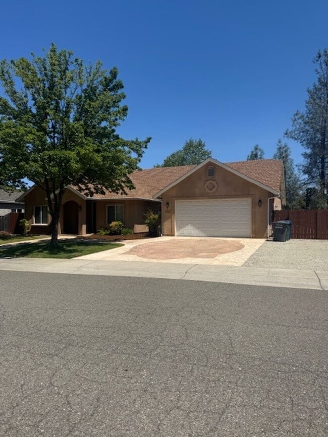 Building Photo - Stunning Westside Home with Landscaping!