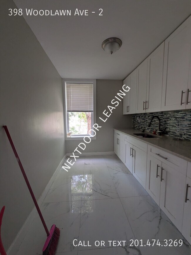 Foto del edificio - 398 Woodlawn Ave
