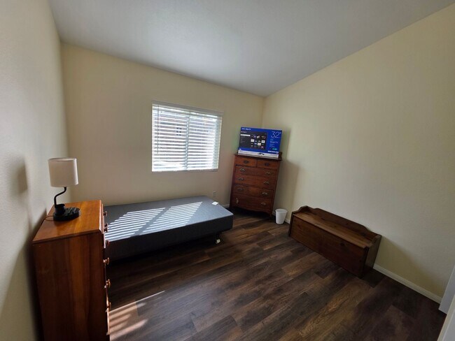 Foto del edificio - 2432 Papyrus Ct