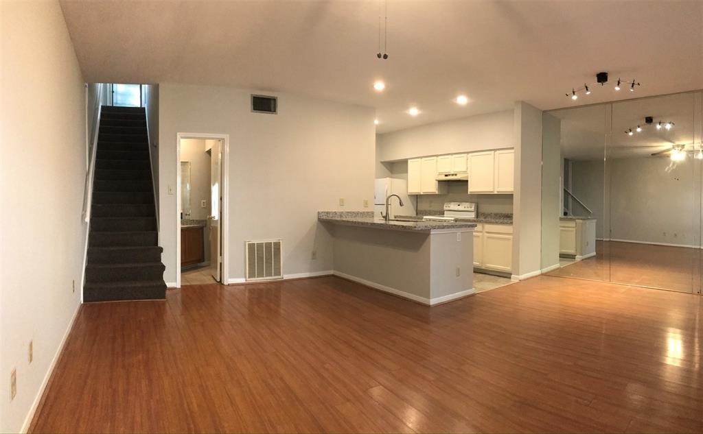 Primary Photo - 7272 Regency Square Ct