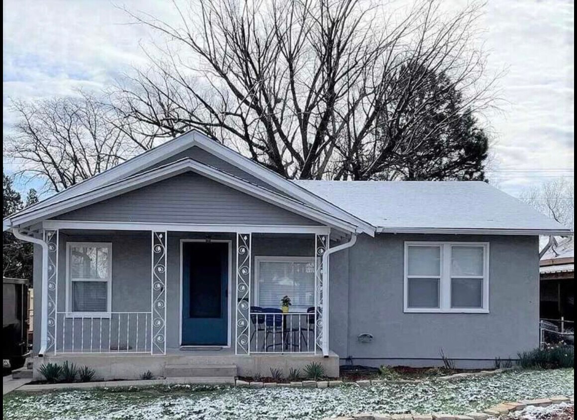 Primary Photo - 528 Acero Ave