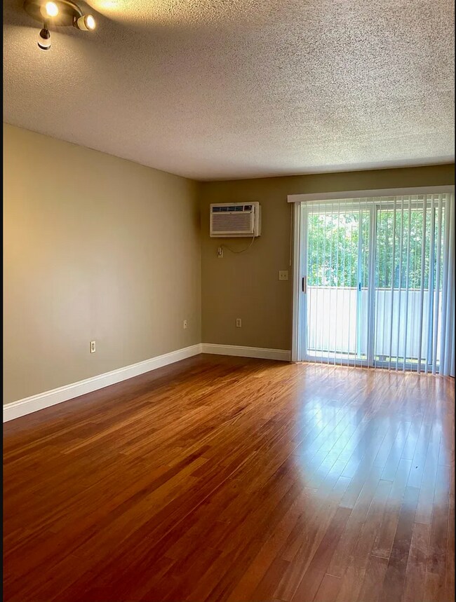 Building Photo - 132 Eastern Ave