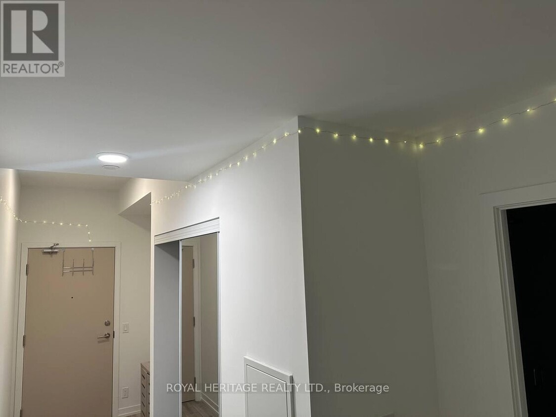 Primary Photo - 2020 Bathurst St