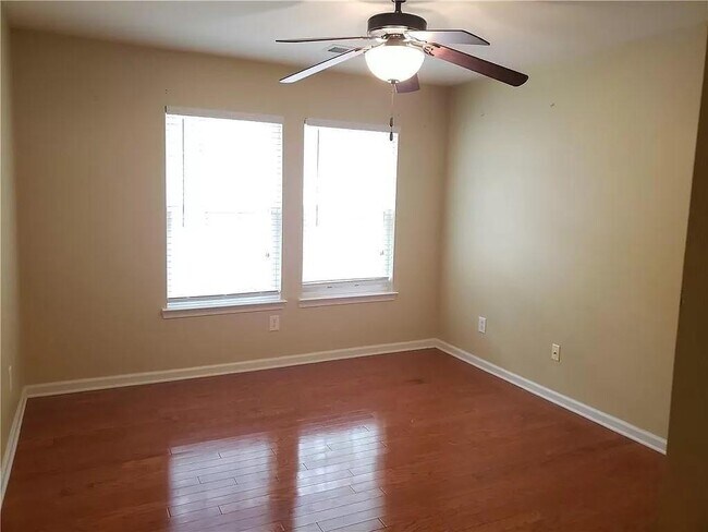 Foto del edificio - 3050 Centerglen Ln