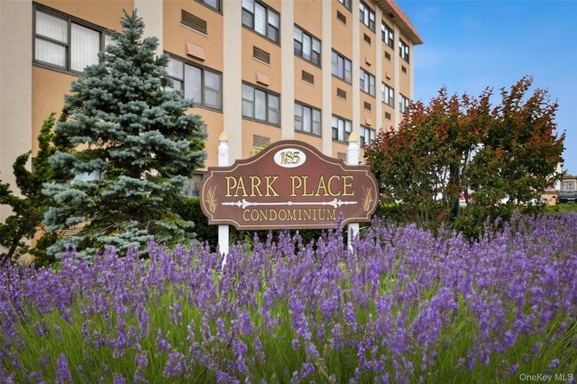 Building Photo - 185 W Park Ave