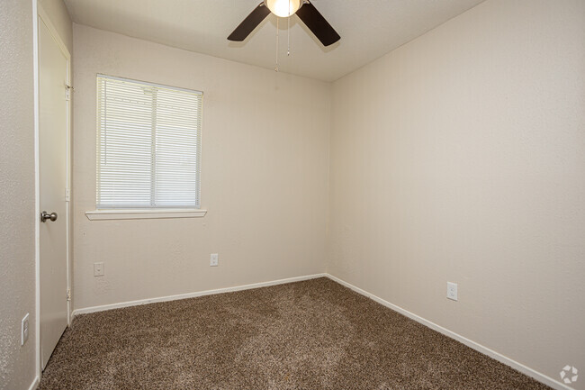 2BR, 1.5BA - 737SF - Boulevard Apartment Homes