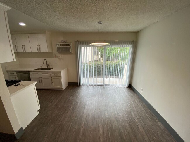 Foto del edificio - 9344 National Blvd.