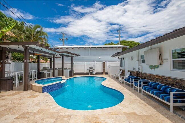 Foto del edificio - 4561 Poinciana St