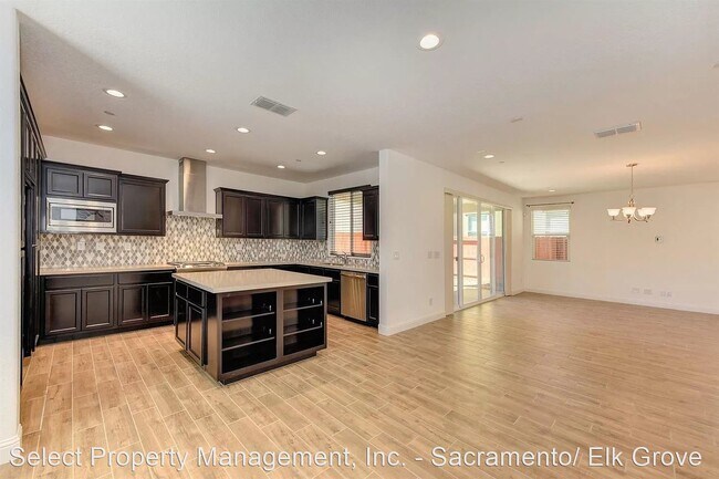 Foto del edificio - 4 br, 3 bath House - 8434 Stellata Lane