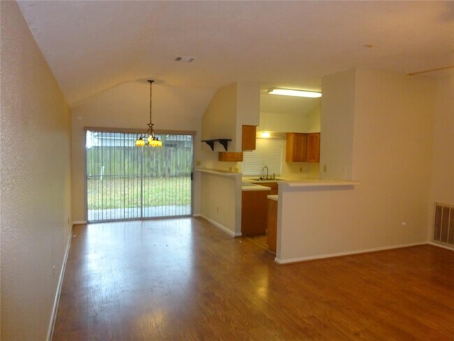 Building Photo - 8635 Sunny Ridge Dr