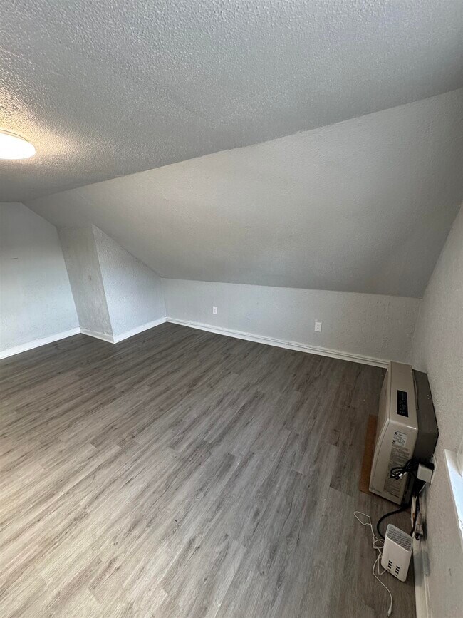 Foto del edificio - 30 Ledge St