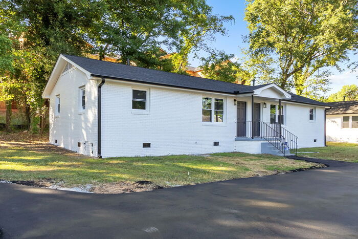 Primary Photo - Newly Renovated 2 Bed/1 Bath Duplex 10 Min...