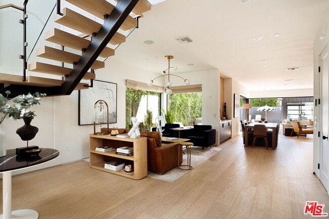 Foto del edificio - 2137 Glyndon Ave